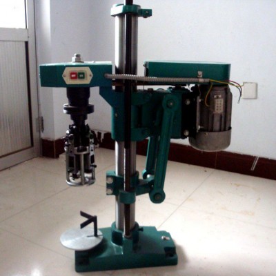 Semi - automatic glass bottle screw sealing machine